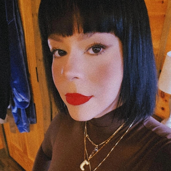 Meet your Posher, Jennifer - Picture 2 of 3